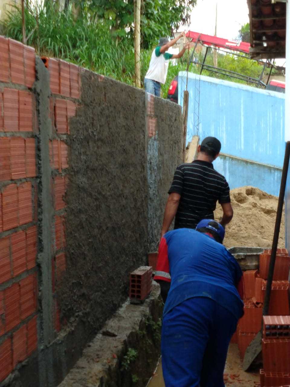 Escola Evany Galvão ganha muro e rampa de acessibilidade 

